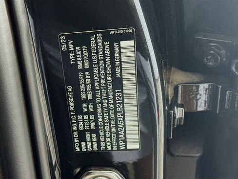 Used 2023 Porsche Macan image 39