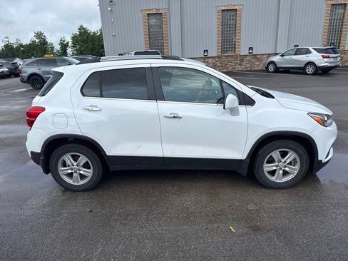 Used 2018 Chevrolet Trax LT w/ LT Convenience Package FWD image 1