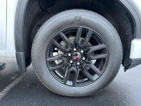 Used 2024 GMC Sierra 1500 Elevation image 12