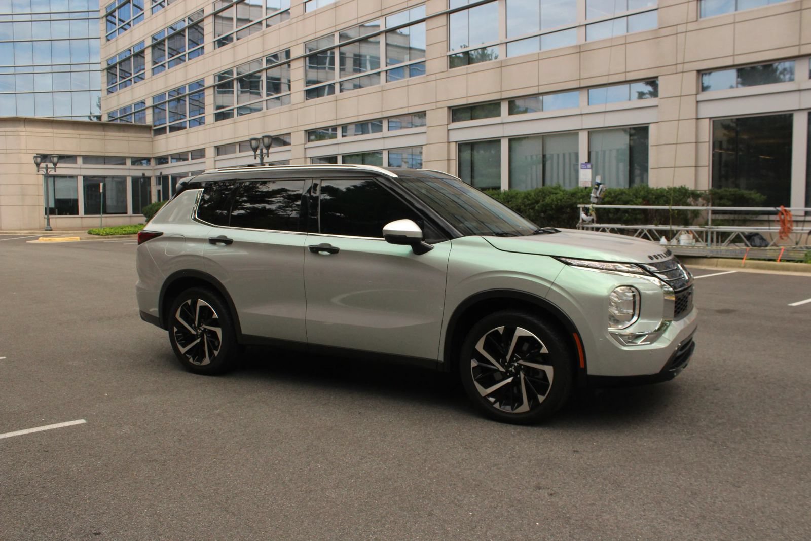 Used 2022 Mitsubishi Outlander SEL FWD image 2