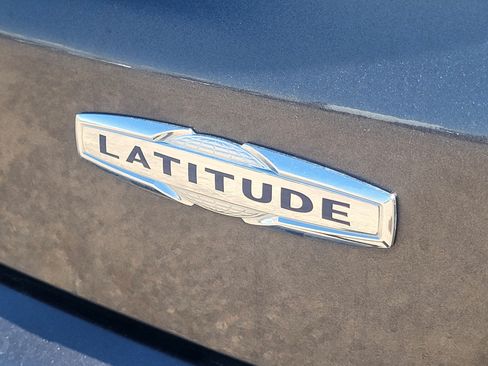 Used 2024 Jeep Compass Latitude AWD/4WD image 8