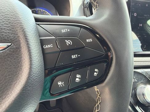 Used 2023 Chrysler Pacifica Touring FWD image 31