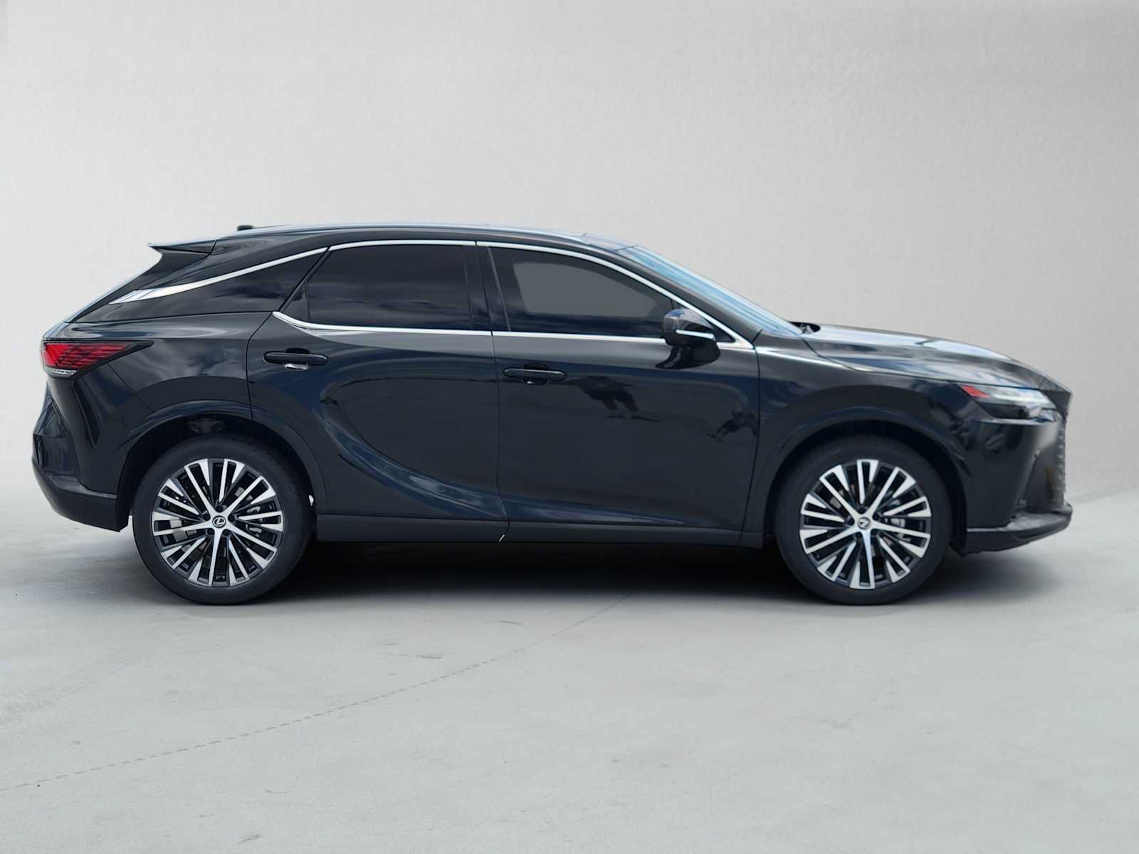 Used 2023 Lexus RX 350 Premium Plus w/ Cold Area Package FWD image 2