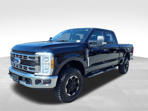 Used 2025 Ford F350 XLT w/ Tremor Off-Road Package AWD/4WD image 2
