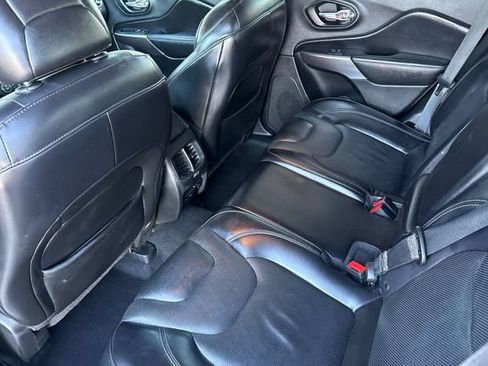 Used 2019 Jeep Cherokee Limited FWD image 15