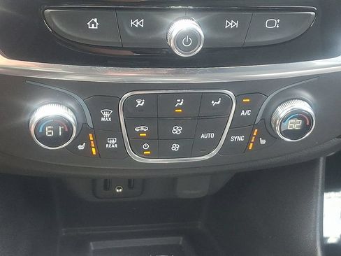 Certified 2023 Chevrolet Traverse LT FWD image 17