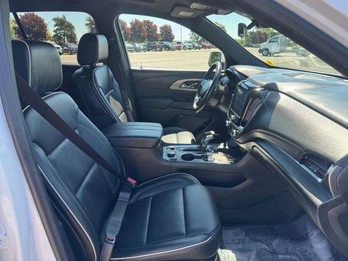 Used 2023 Chevrolet Traverse Premier AWD/4WD image 17