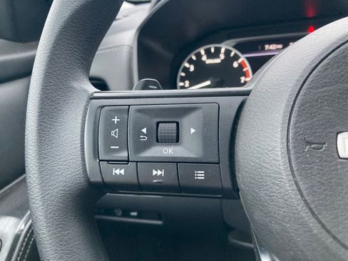 Used 2024 Nissan Rogue SV FWD image 14