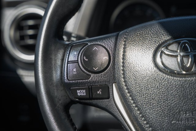 Used 2018 Toyota RAV4 XLE AWD/4WD image 25