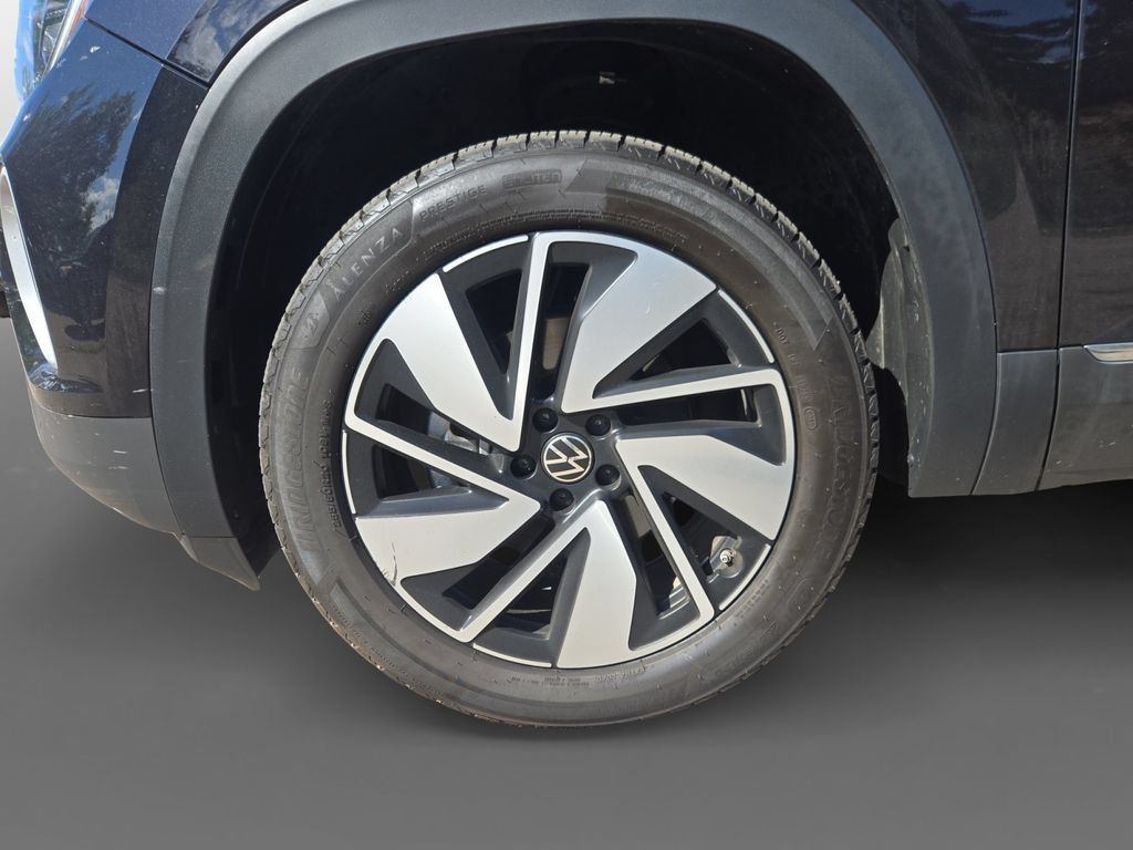 Used 2025 Volkswagen Atlas SEL AWD/4WD image 15