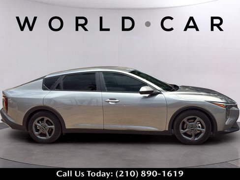 Used 2025 Kia K4 FWD image 16