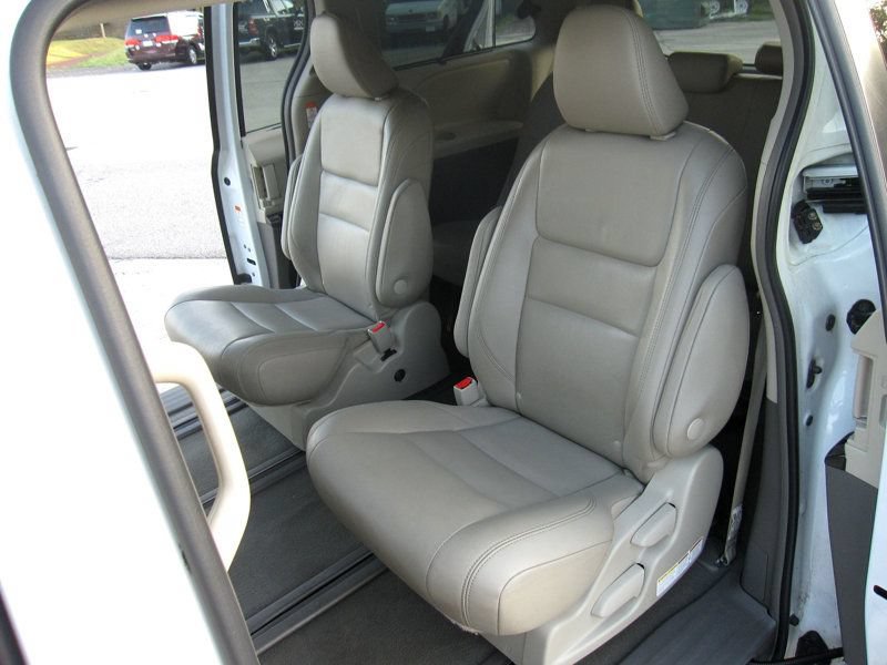 Used 2019 Toyota Sienna XLE w/ XLE Navigation Package AWD/4WD image 29