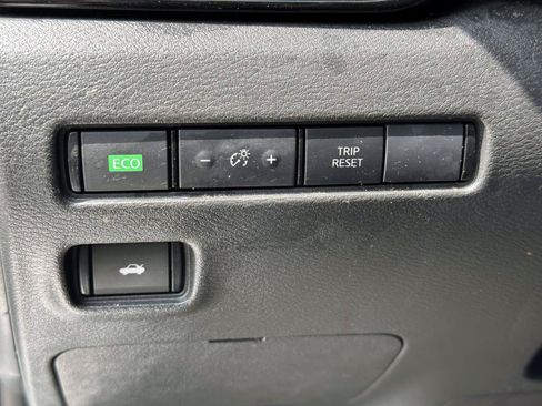 Certified 2023 Nissan Sentra SV FWD image 19