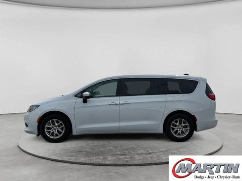 Used 2022 Chrysler Voyager LX FWD image 8