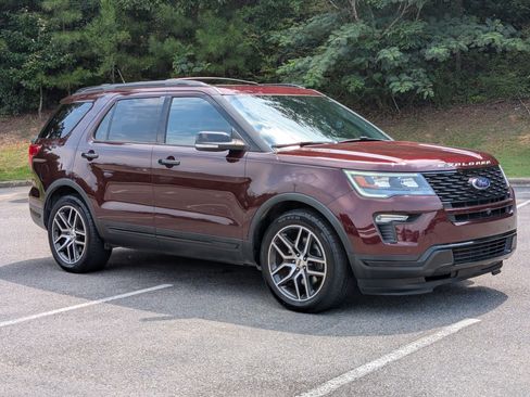 Used 2018 Ford Explorer Sport w/ Equipment Group 401A AWD/4WD image 12