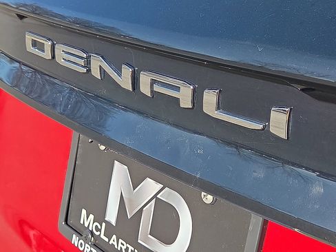 Used 2025 GMC Acadia Denali image 8