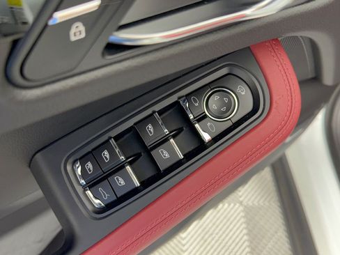 Certified 2026 Porsche Macan AWD/4WD image 15