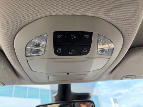 Used 2023 Chrysler Pacifica Touring-L FWD image 21