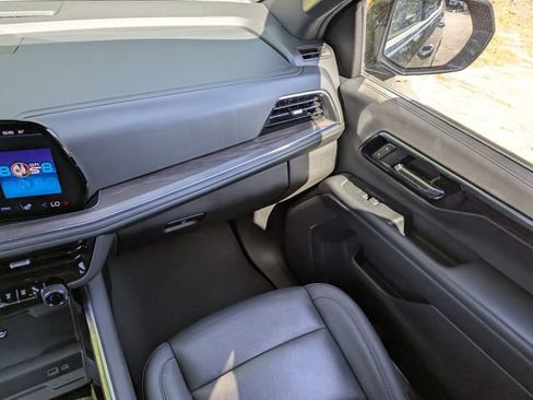 Used 2025 Chevrolet Tahoe LT AWD/4WD image 19