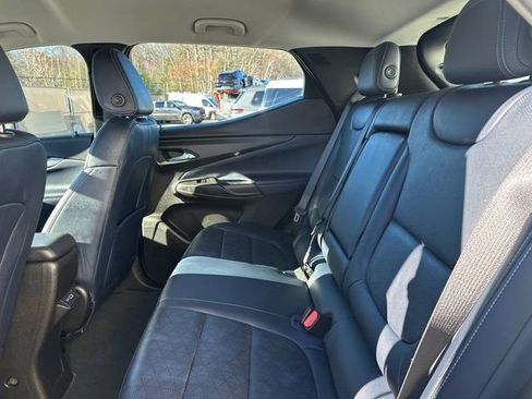 Used 2022 Chevrolet Bolt EUV LT w/ Convenience Package image 17