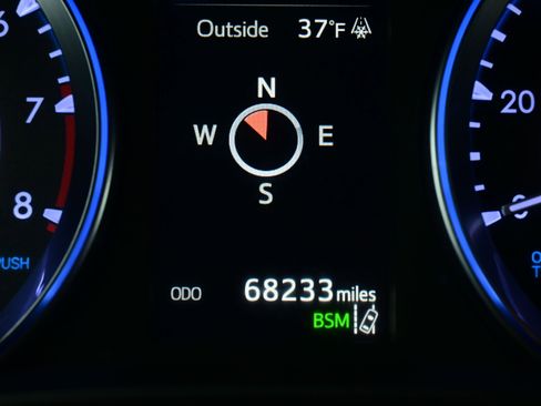 Used 2019 Toyota Highlander XLE image 27