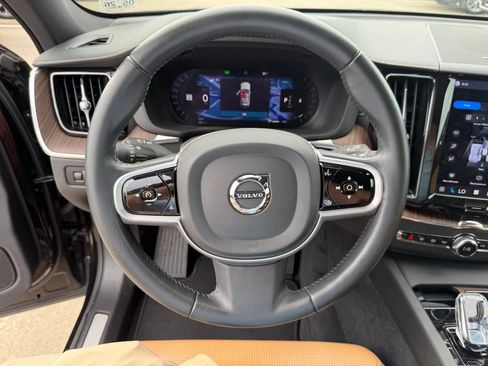 Used 2022 Volvo XC60 B6 Inscription w/ Advanced Package AWD/4WD image 12