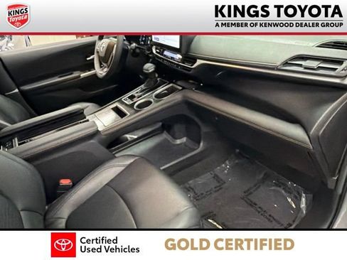 Used 2025 Toyota Sienna XLE Woodland Edition AWD/4WD image 11