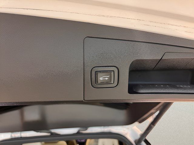 Used 2017 Cadillac XT5 Luxury FWD image 10