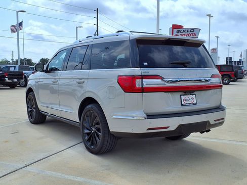 Used 2021 Lincoln Navigator Reserve AWD/4WD image 2
