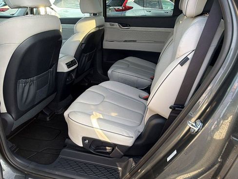 Used 2025 Hyundai Palisade Calligraphy FWD image 24