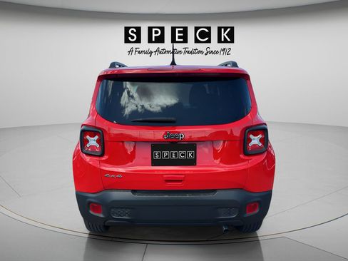 Used 2023 Jeep Renegade Latitude w/ Sun/Sound Group AWD/4WD image 4