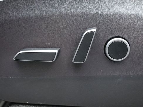 Used 2022 Tesla Model Y Long Range AWD/4WD image 13