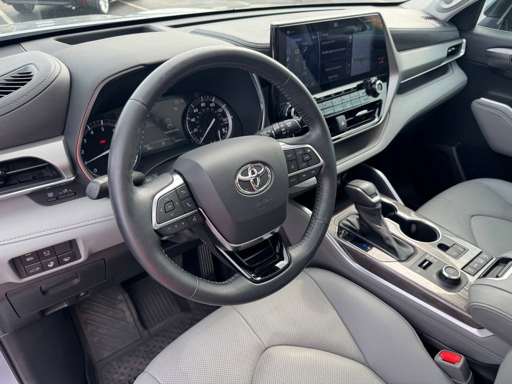 Used 2021 Toyota Highlander Platinum AWD/4WD image 17