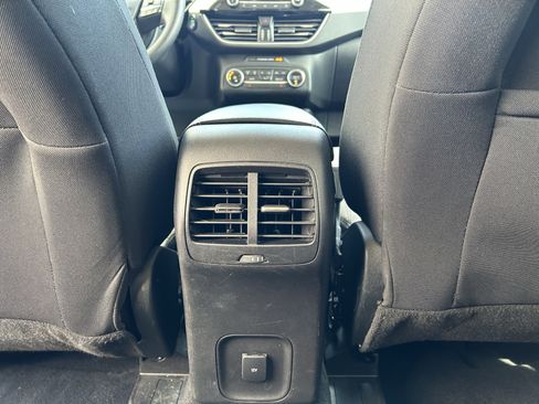 Used 2020 Ford Escape SE image 10