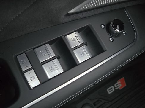 Used 2024 Audi S8 image 34