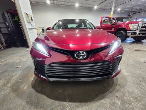 Used 2022 Toyota Camry XLE image 2
