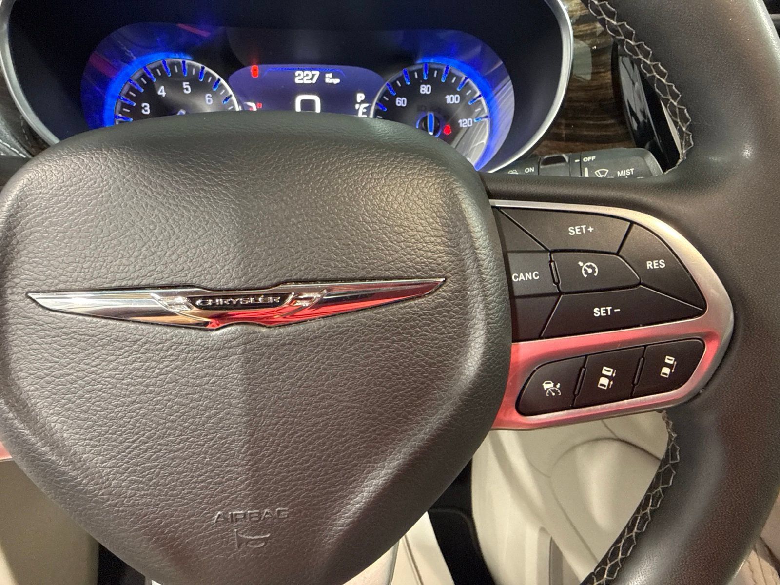 Used 2023 Chrysler Pacifica Limited FWD image 50