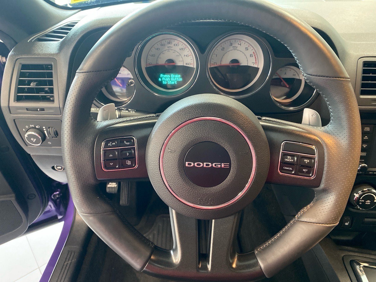 Used 2014 Dodge Challenger R/T RWD image 10