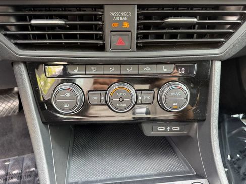 Used 2024 Volkswagen Jetta SE FWD image 24