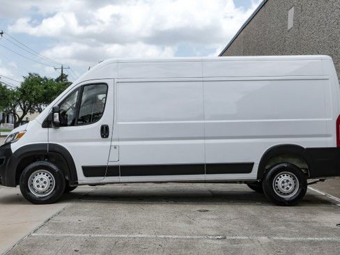 Used 2024 RAM ProMaster 2500 w/ Convenience Group FWD image 13