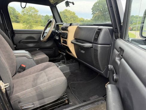 Used 2004 Jeep Wrangler 4WD image 16
