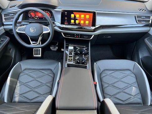 New 2026 Volkswagen Atlas Peak Edition image 18