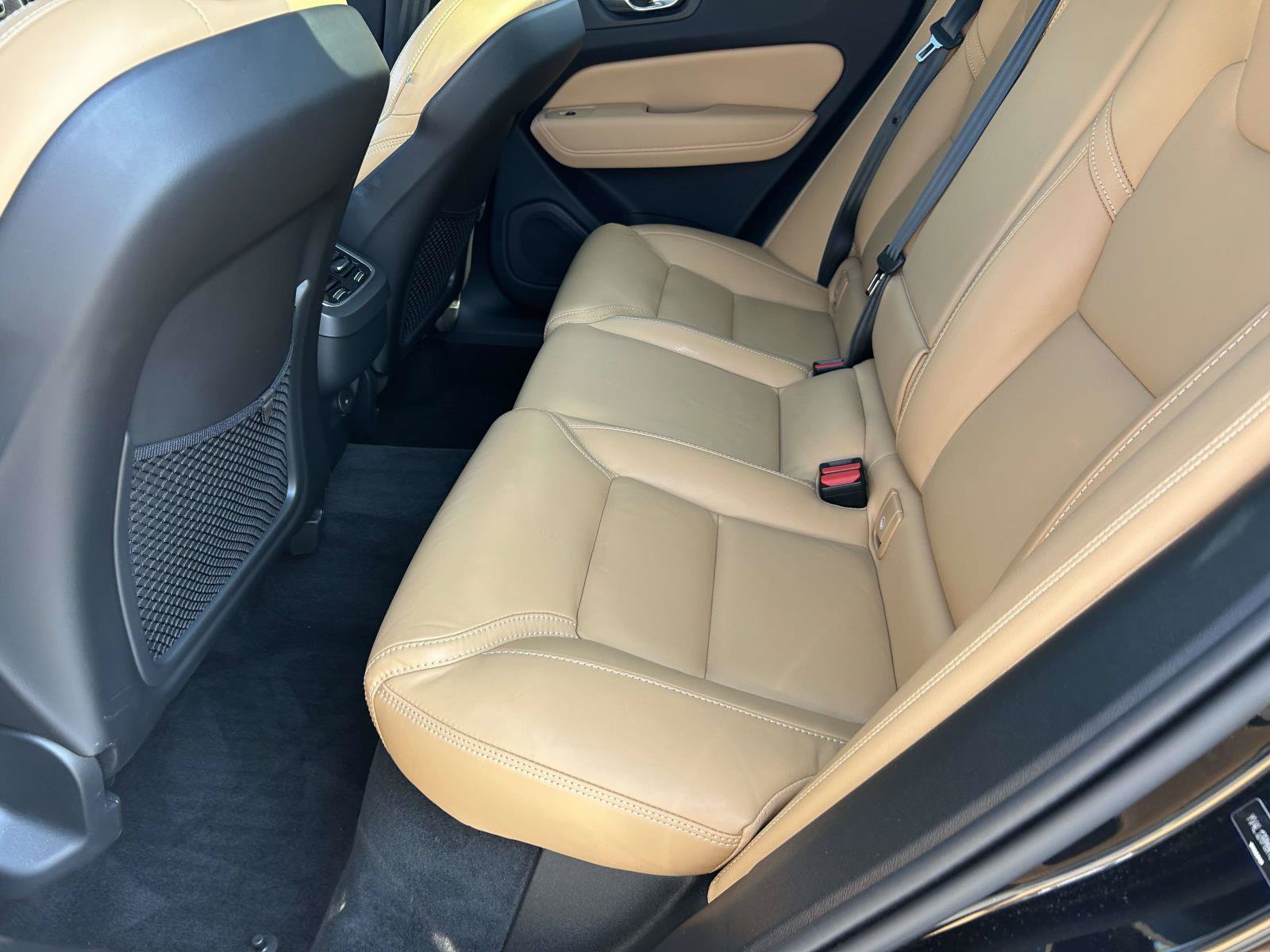 Certified 2024 Volvo XC60 B5 Ultimate w/ Protection Package Premier AWD/4WD image 17