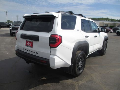 Used 2026 Toyota 4Runner SR5 AWD/4WD image 6