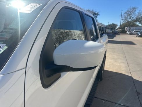 Used 2022 Nissan Frontier SV image 8