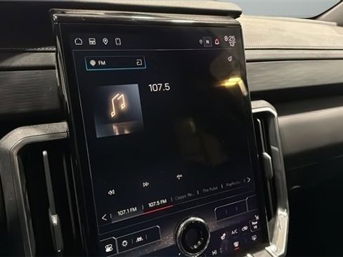 Used 2025 GMC Acadia Elevation image 15