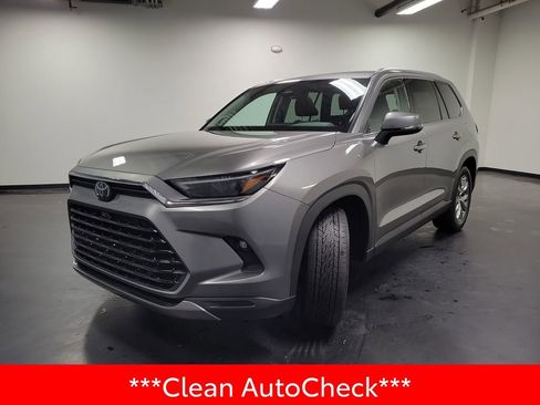 Used 2025 Toyota Grand Highlander AWD image 4