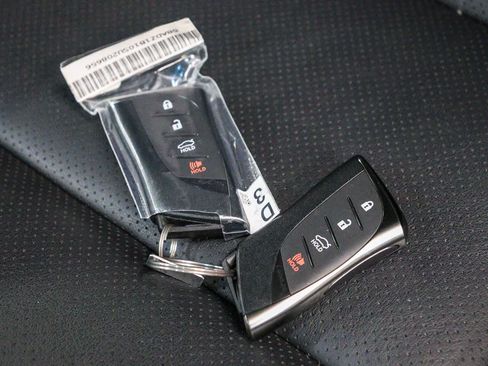 Used 2025 Lexus ES 350 w/ Premium Package FWD image 22