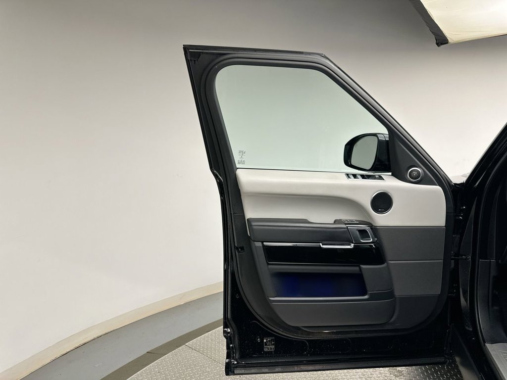 Used 2022 Land Rover Range Rover Sport SVR AWD/4WD image 9