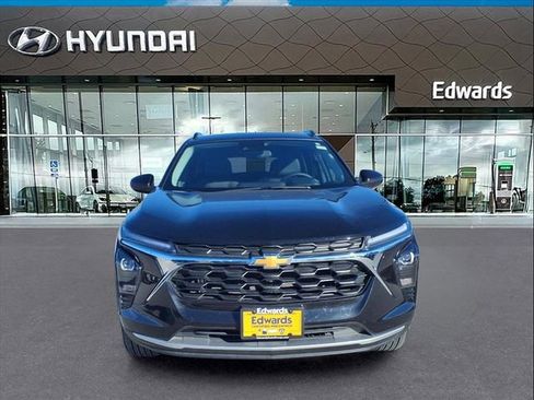 Used 2025 Chevrolet Trax LT w/ LT Convenience Package image 12